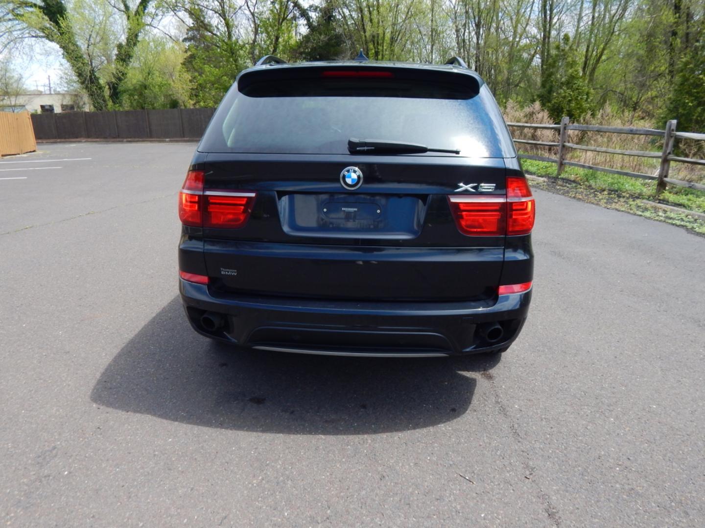 2013 Black /Ivory Leather BMW X5 Premium (5UXZV4C52D0) with an 3.0L 6 cylinder Turbo engine, Automatic transmission, located at 6528 Lower York Road, New Hope, PA, 18938, (215) 862-9555, 40.358707, -74.977882 - Here we have a nice 2013 BMW X5 with a 3.0L 6 cylinder turbo engine putting power to all 4 wheels via an automatic transmission. Options include: ivory colored leather, wood trim, keyless entry, cruise control, tilt steering wheel, power windows/locks/mirrors, power sunroof, power front seats, heat - Photo#9